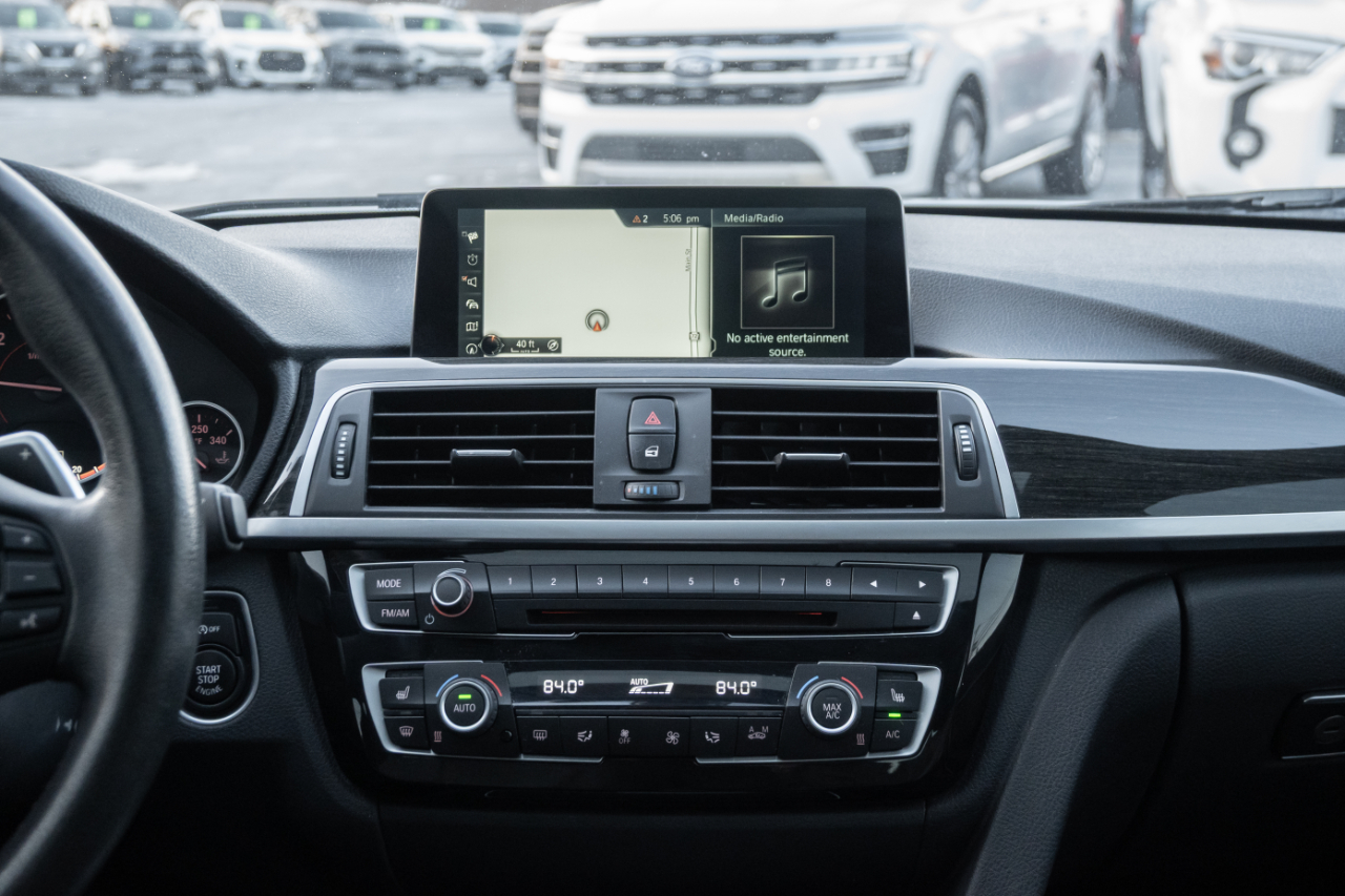 BMW 3 Series 330i xDrive Sedan 2017