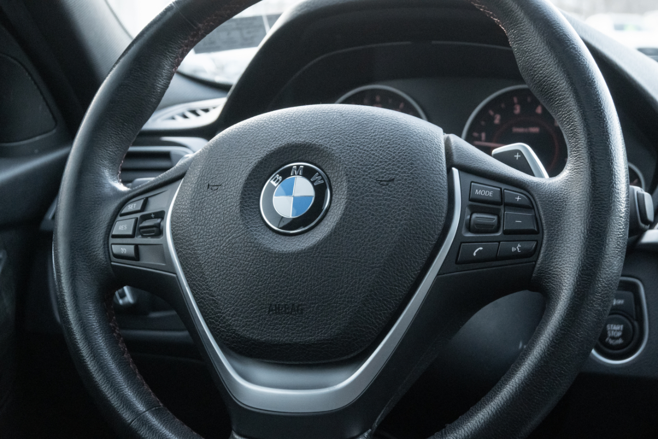 BMW 3 Series 330i xDrive Sedan 2017