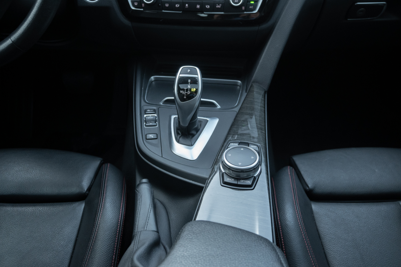 BMW 3 Series 330i xDrive Sedan 2017