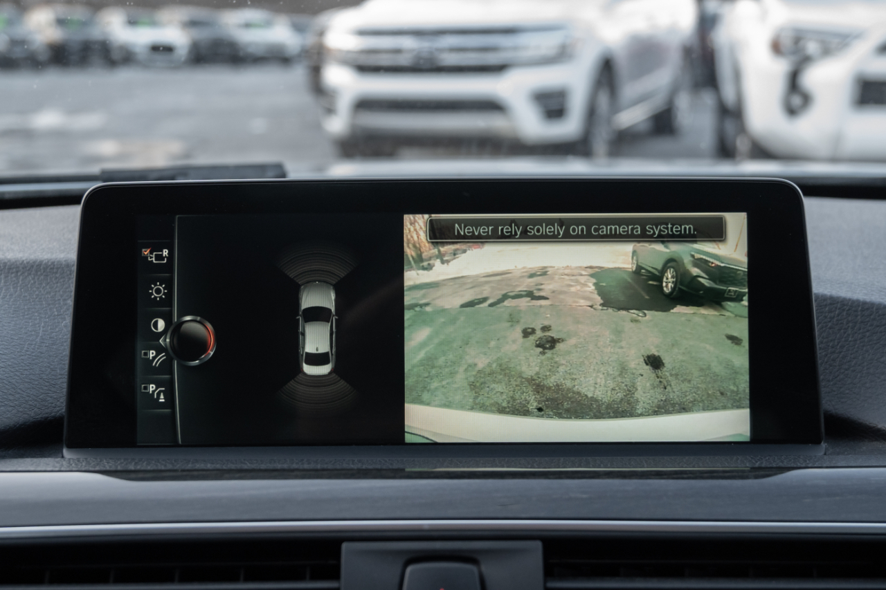 BMW 3 Series 330i xDrive Sedan 2017