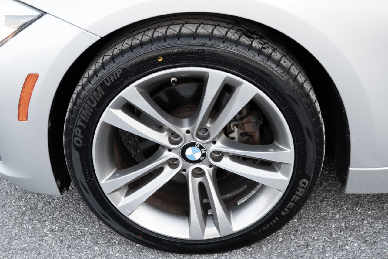 BMW 3 Series 330i xDrive Sedan 2017