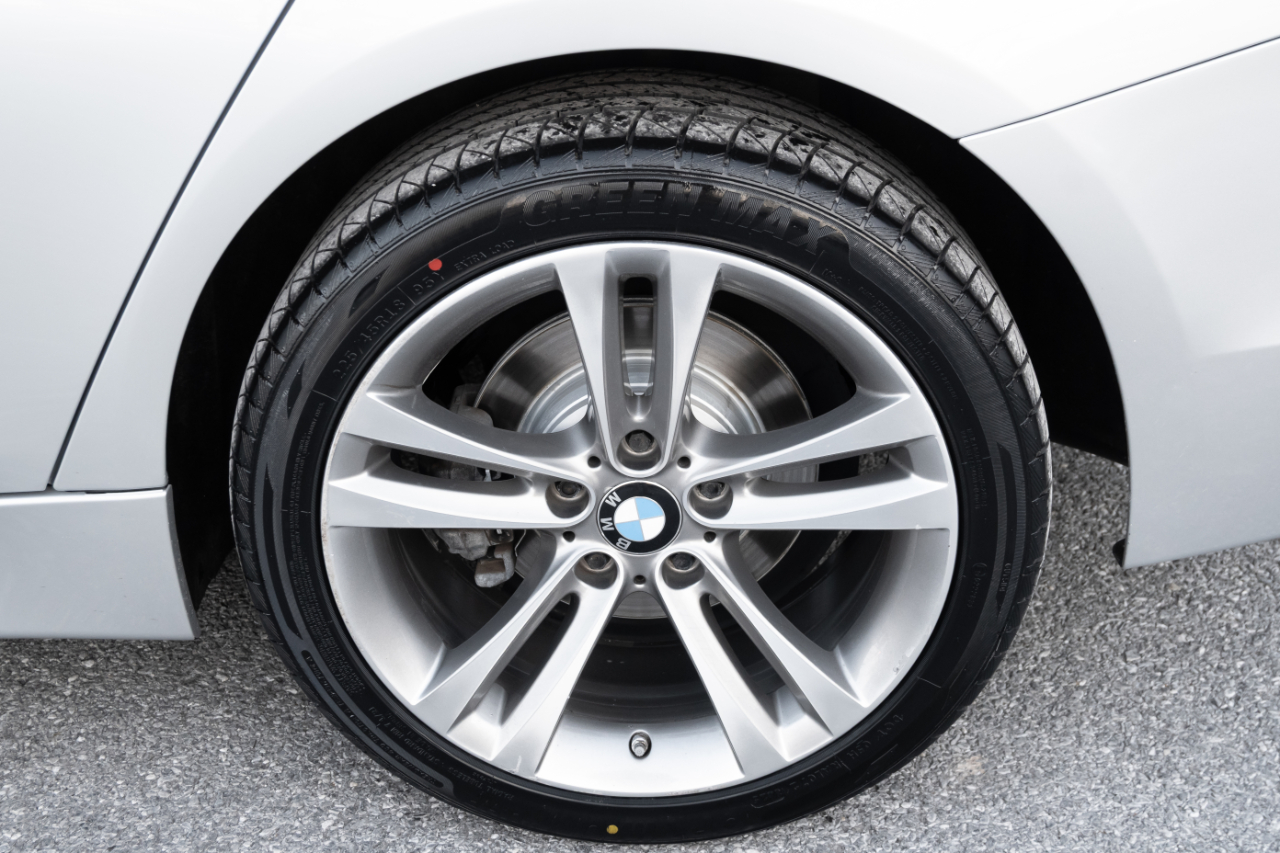 BMW 3 Series 330i xDrive Sedan 2017