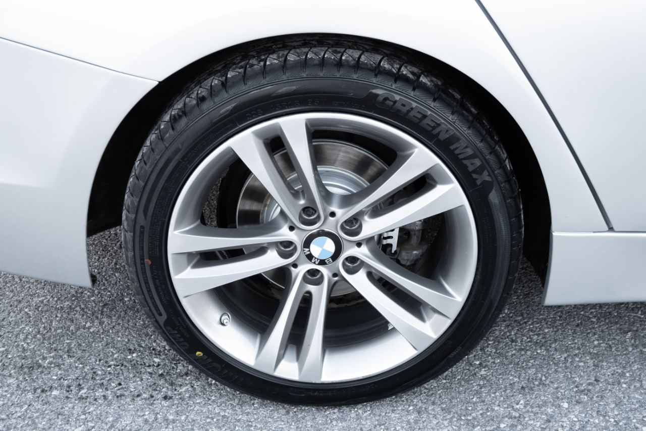 BMW 3 Series 330i xDrive Sedan 2017