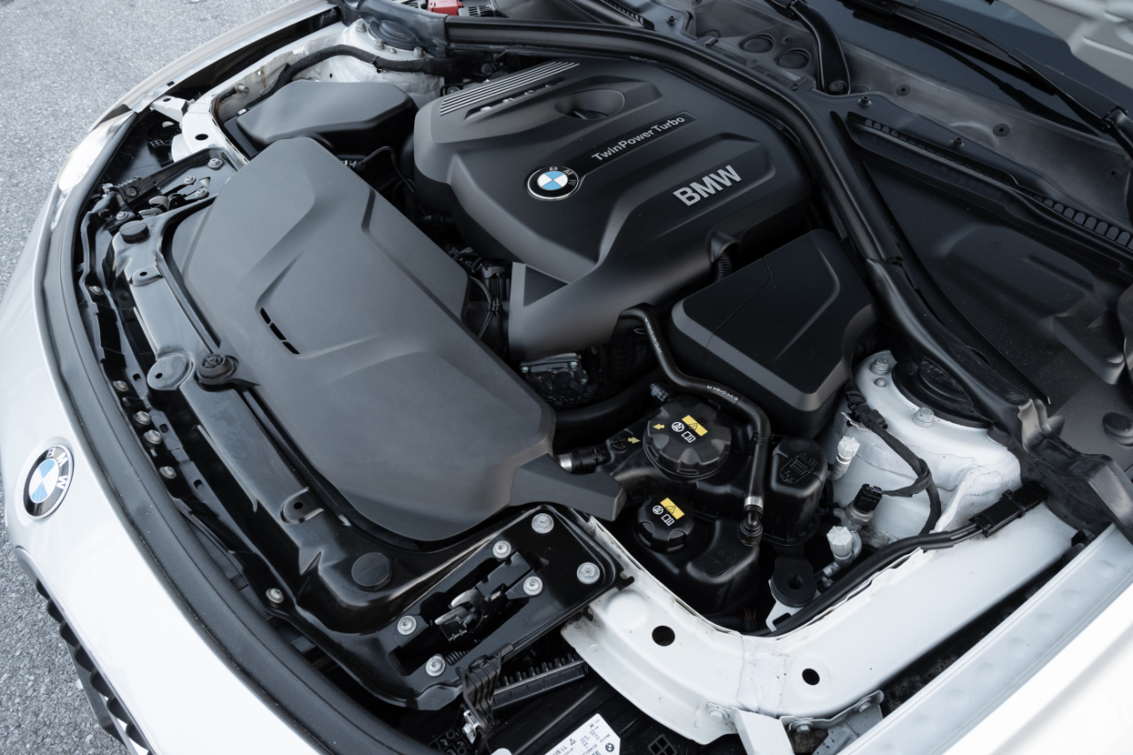 BMW 3 Series 330i xDrive Sedan 2017