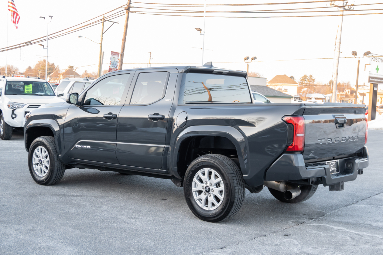 Toyota Tacoma 2WD SR5 Double Cab 6' Bed AT (Natl) 2024