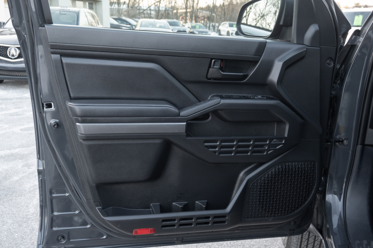 Toyota Tacoma 2WD SR5 Double Cab 6' Bed AT (Natl) 2024