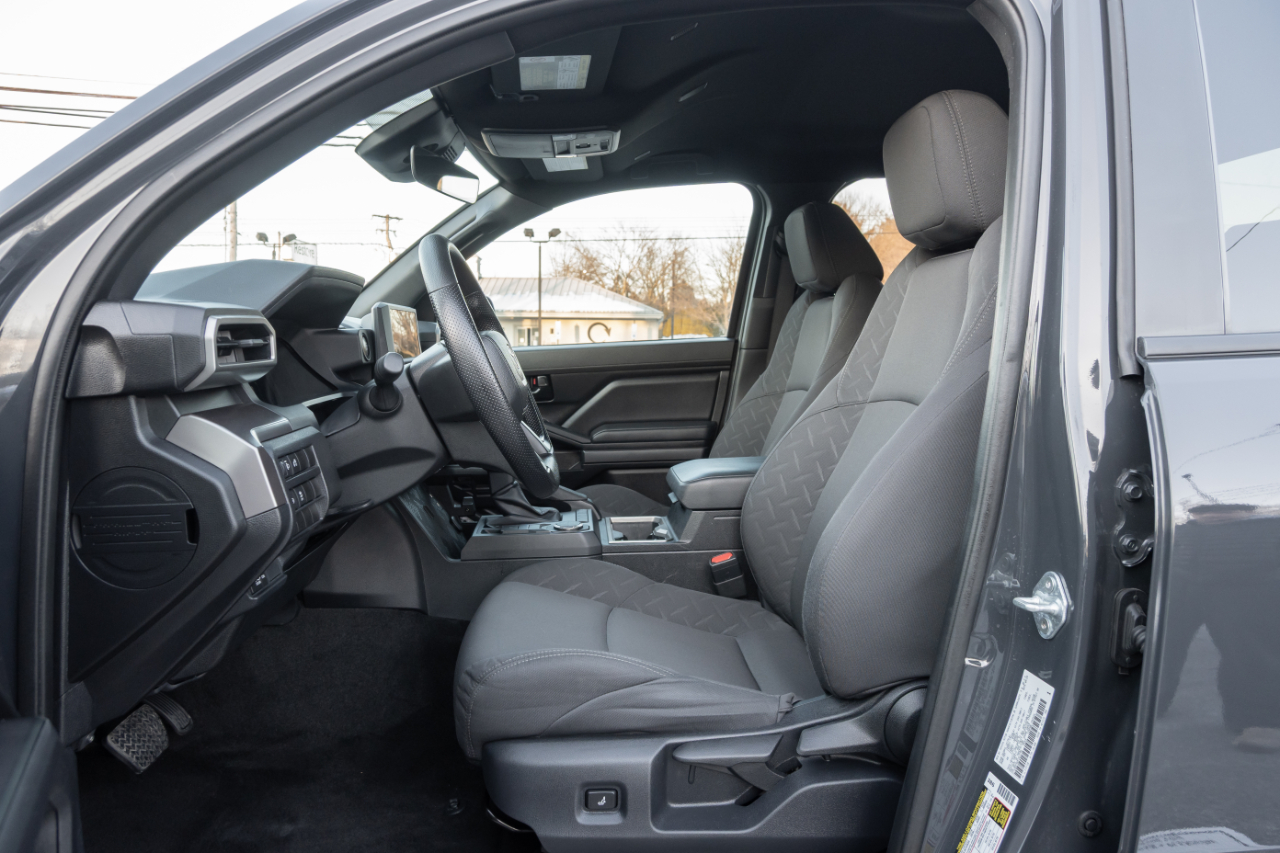 Toyota Tacoma 2WD SR5 Double Cab 6' Bed AT (Natl) 2024