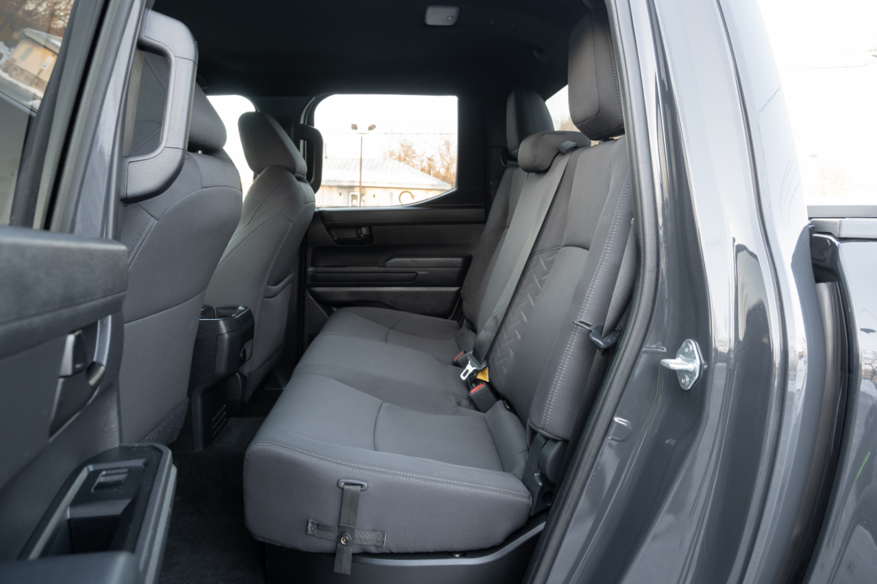 Toyota Tacoma 2WD SR5 Double Cab 6' Bed AT (Natl) 2024