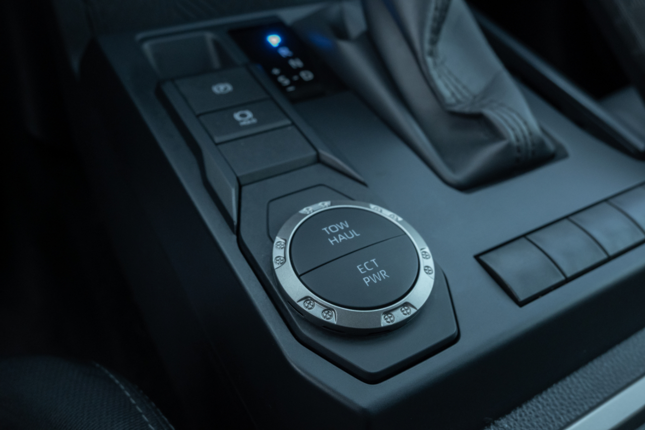 Toyota Tacoma 2WD SR5 Double Cab 6' Bed AT (Natl) 2024