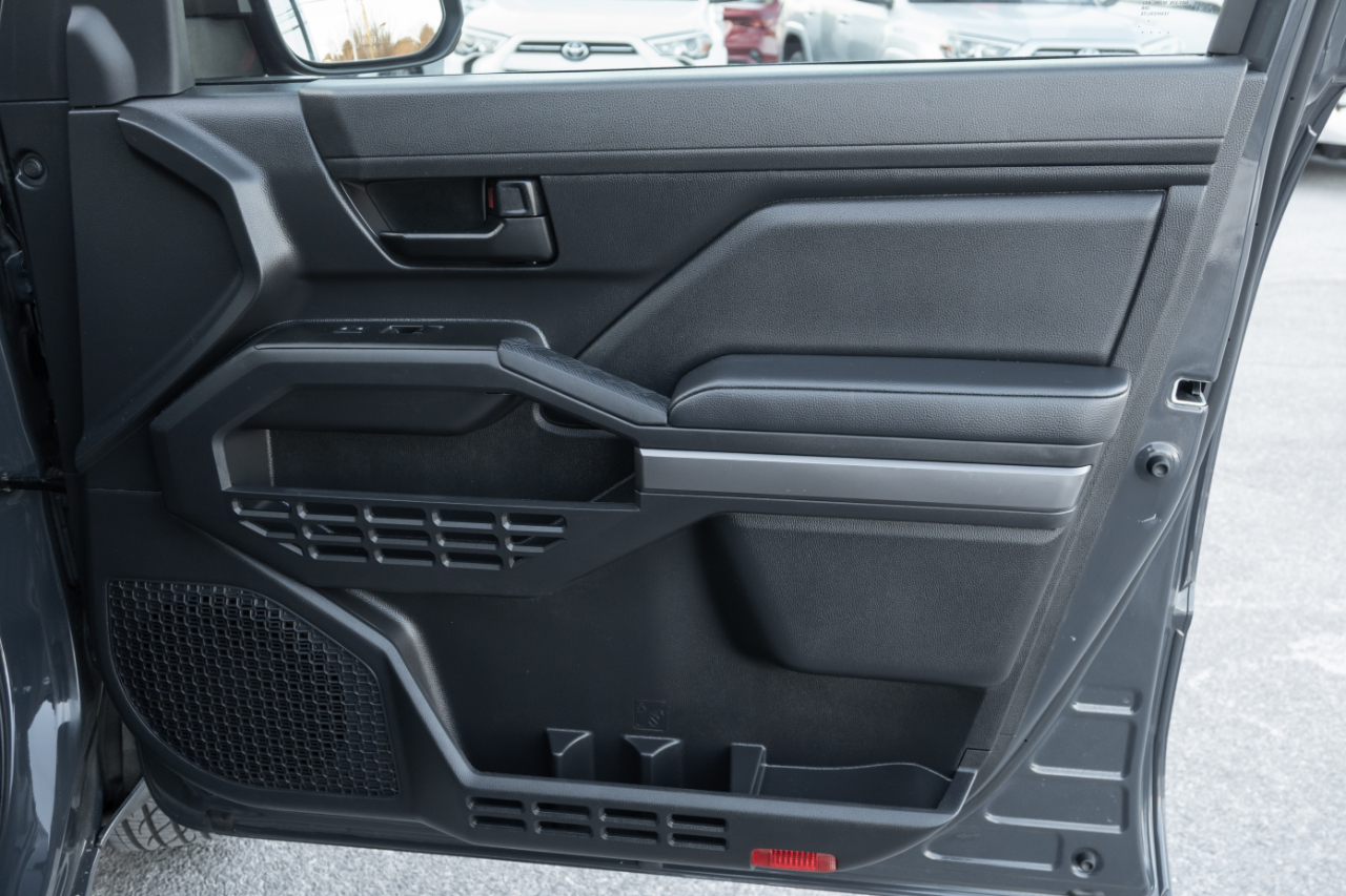 Toyota Tacoma 2WD SR5 Double Cab 6' Bed AT (Natl) 2024