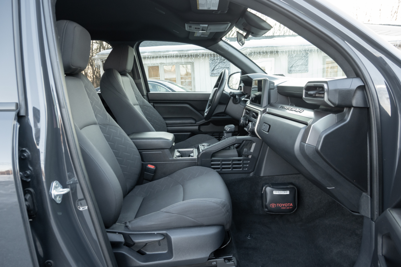 Toyota Tacoma 2WD SR5 Double Cab 6' Bed AT (Natl) 2024