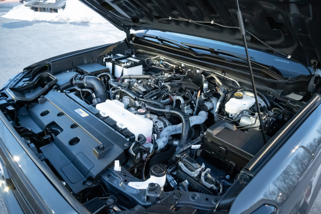 Toyota Tacoma 2WD SR5 Double Cab 6' Bed AT (Natl) 2024