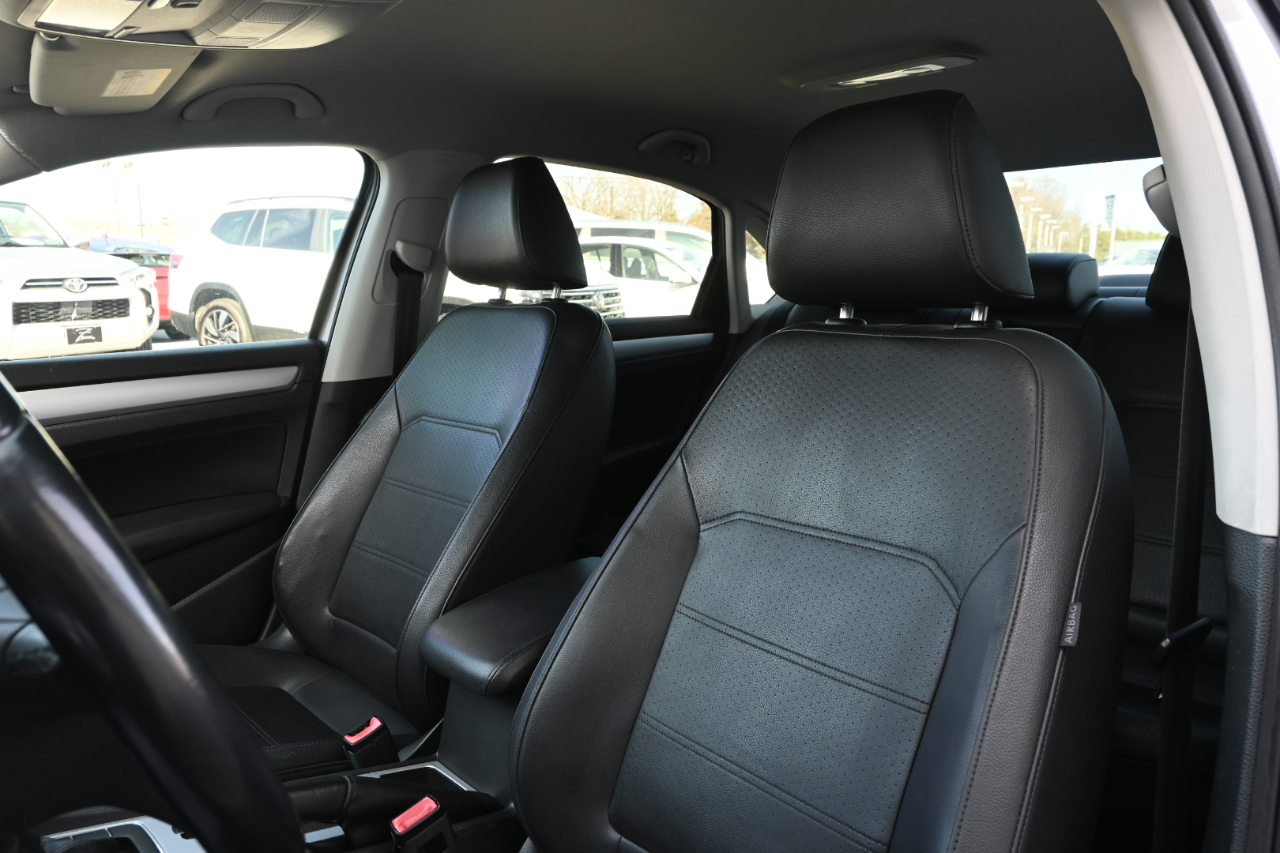 Volkswagen Passat 4dr Sdn 2.5L Auto SE PZEV 2013