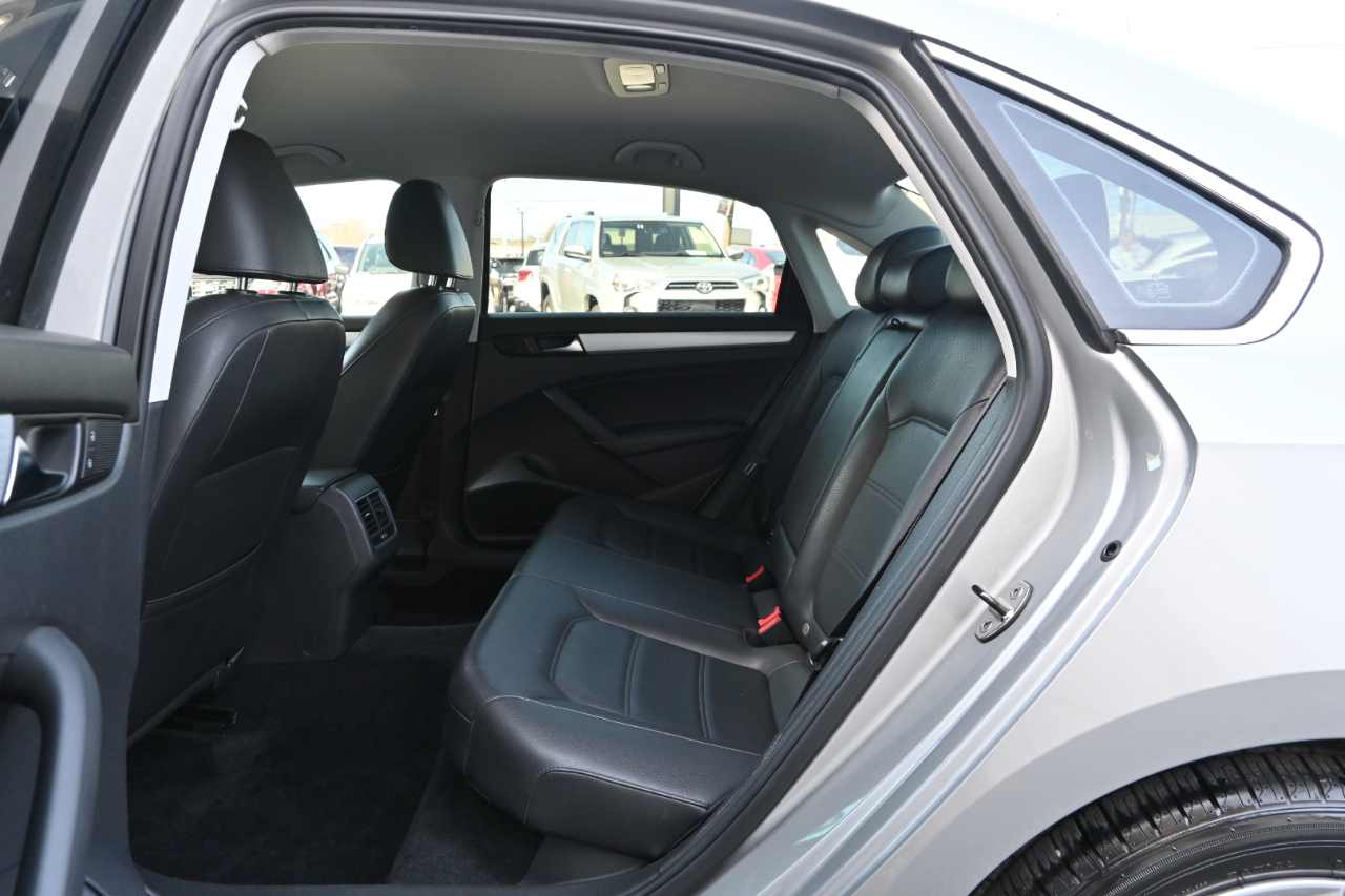 Volkswagen Passat 4dr Sdn 2.5L Auto SE PZEV 2013