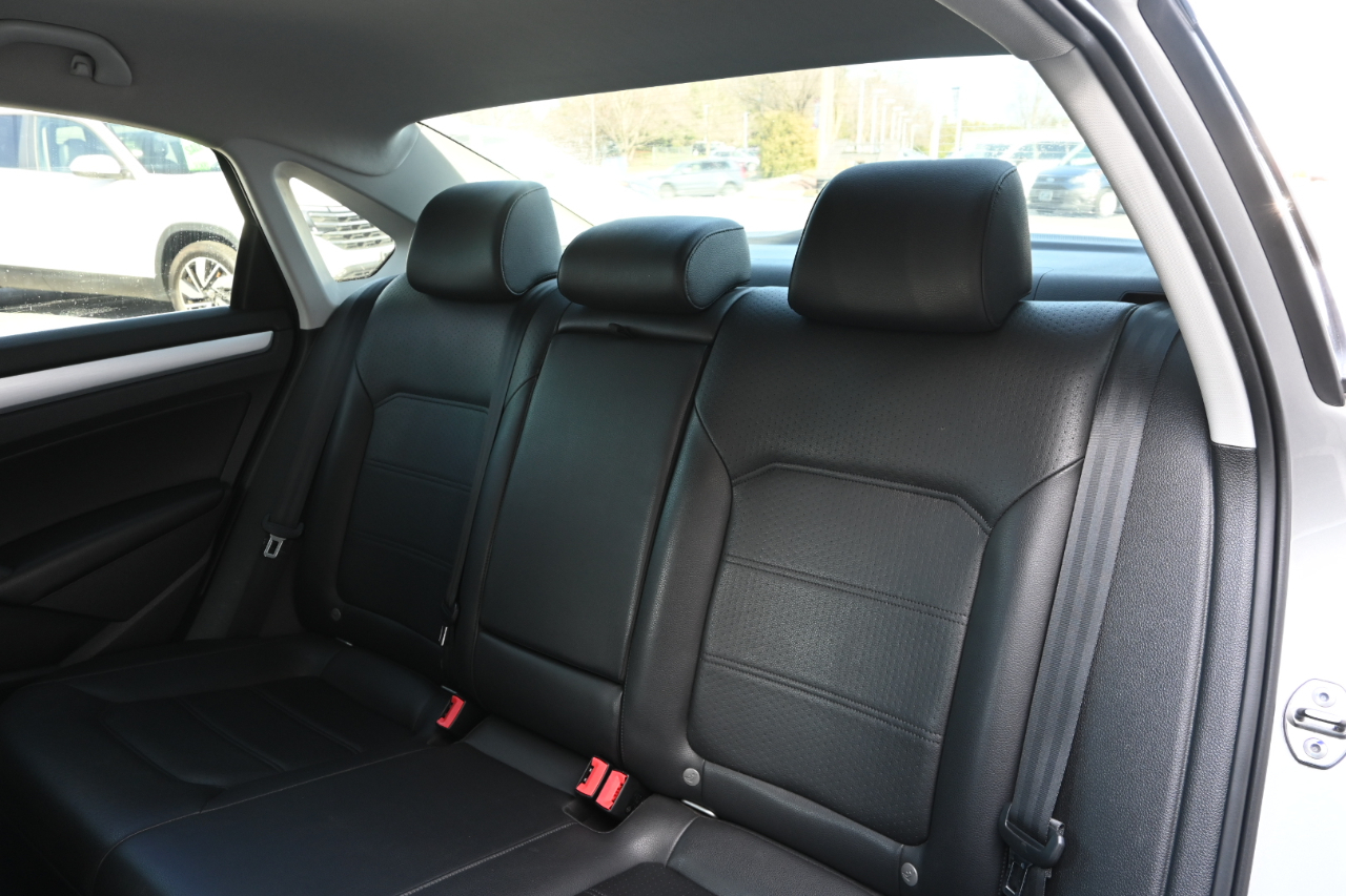 Volkswagen Passat 4dr Sdn 2.5L Auto SE PZEV 2013