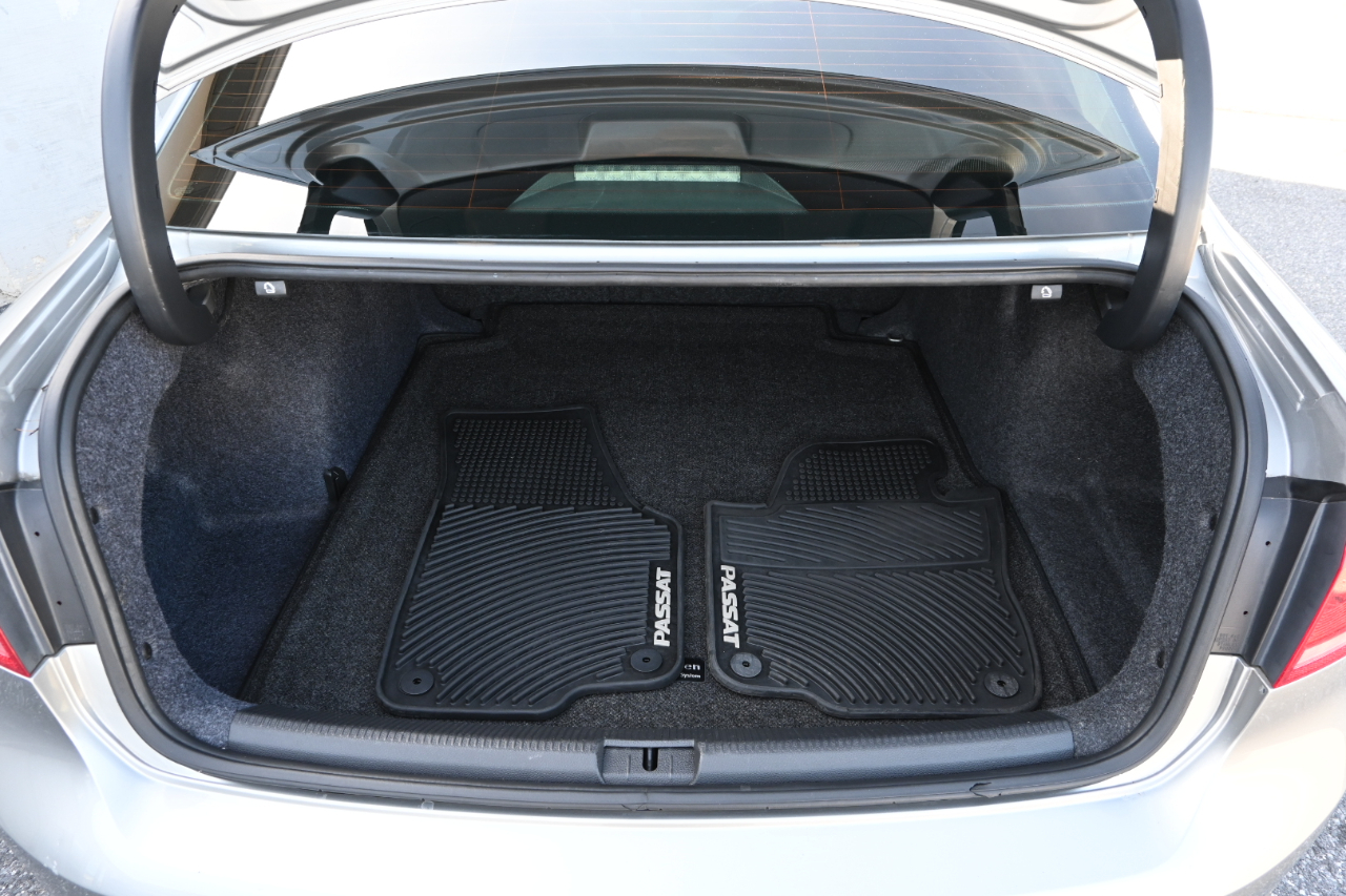 Volkswagen Passat 4dr Sdn 2.5L Auto SE PZEV 2013