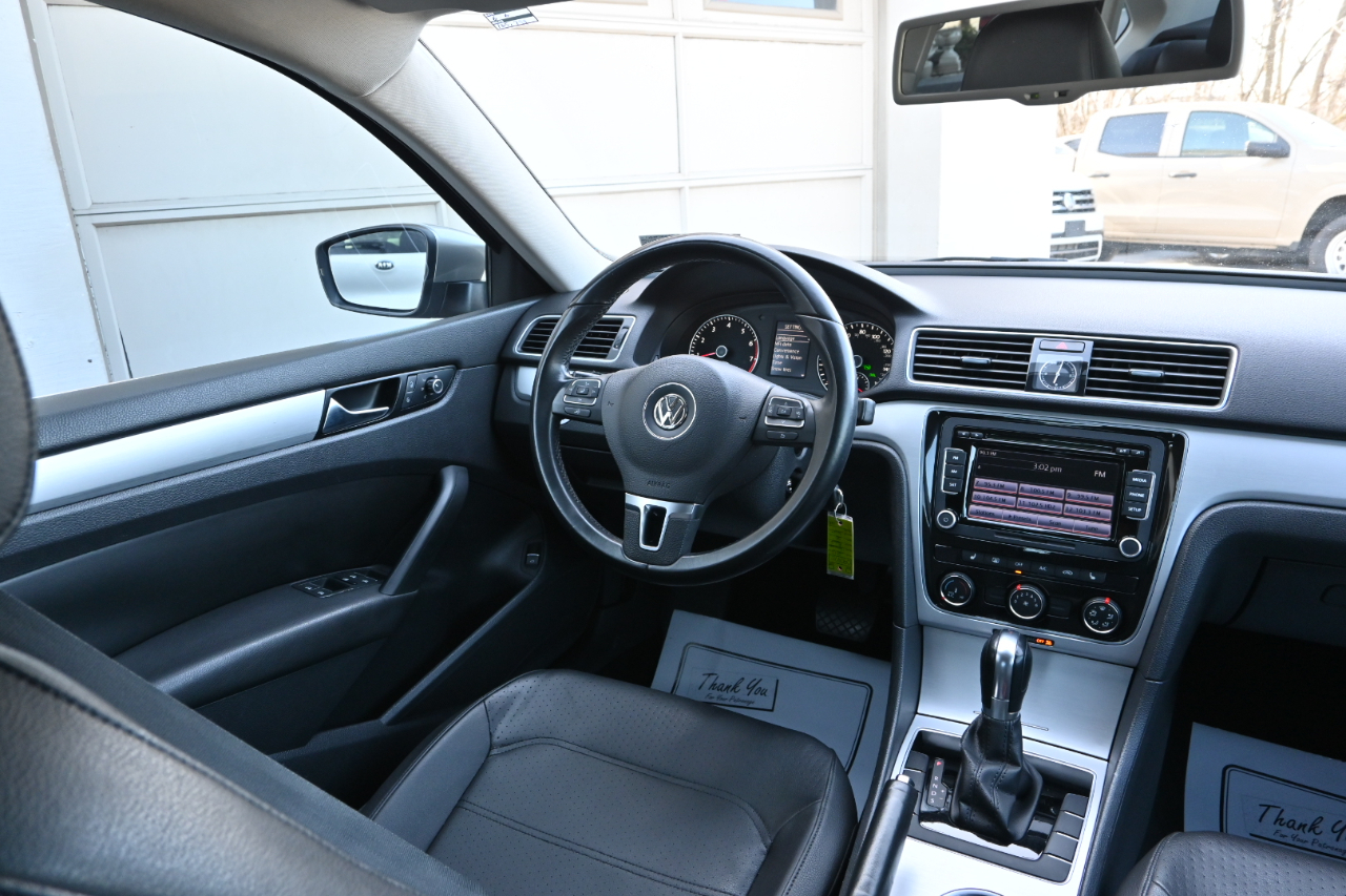 Volkswagen Passat 4dr Sdn 2.5L Auto SE PZEV 2013