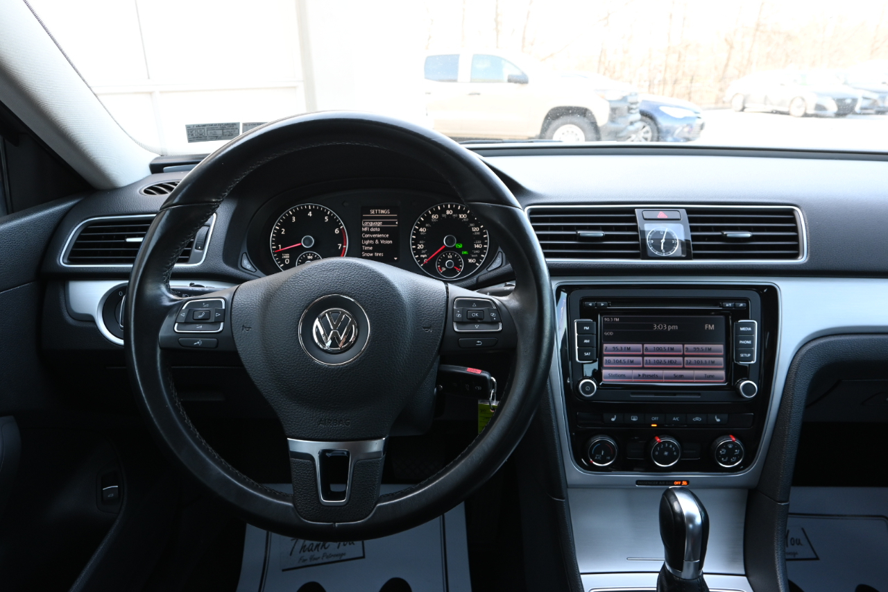 Volkswagen Passat 4dr Sdn 2.5L Auto SE PZEV 2013