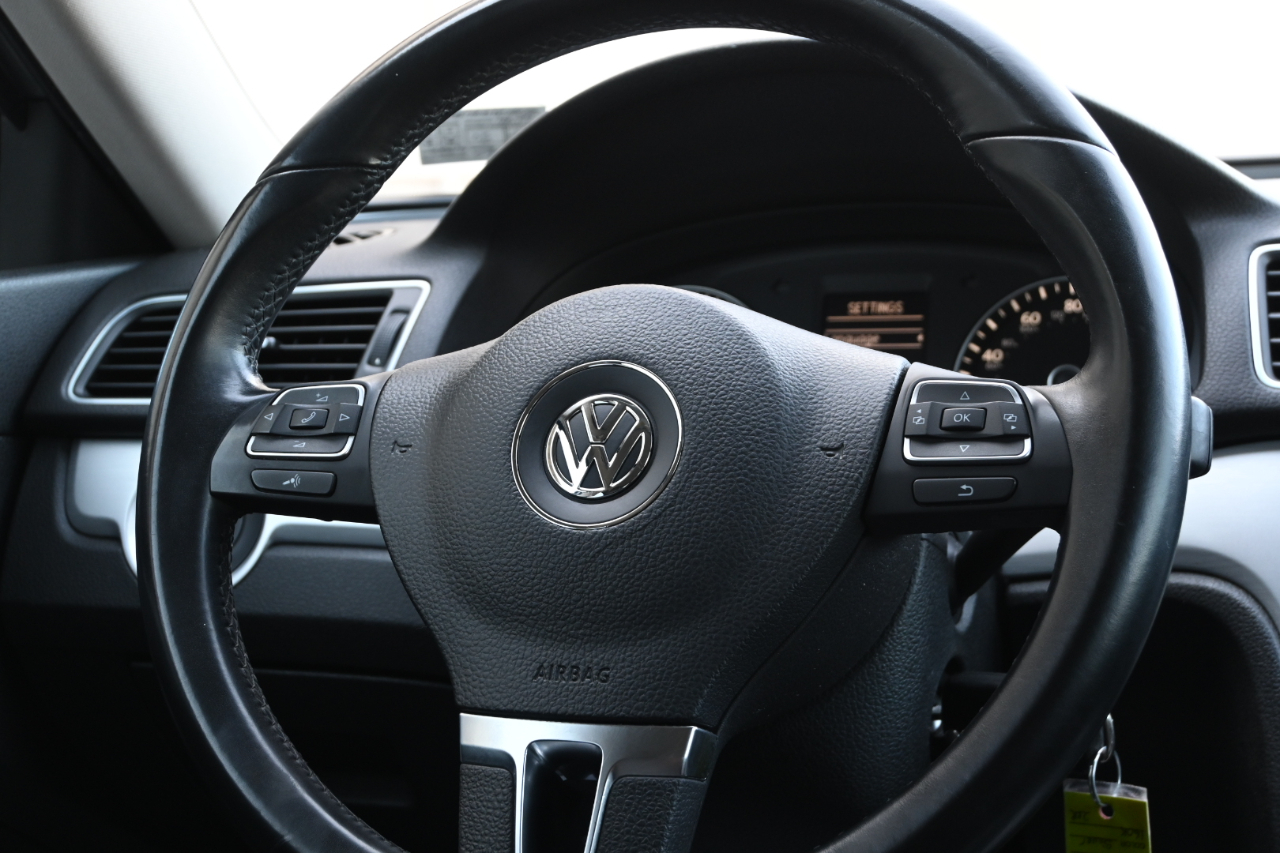 Volkswagen Passat 4dr Sdn 2.5L Auto SE PZEV 2013