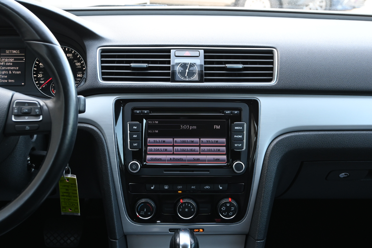 Volkswagen Passat 4dr Sdn 2.5L Auto SE PZEV 2013