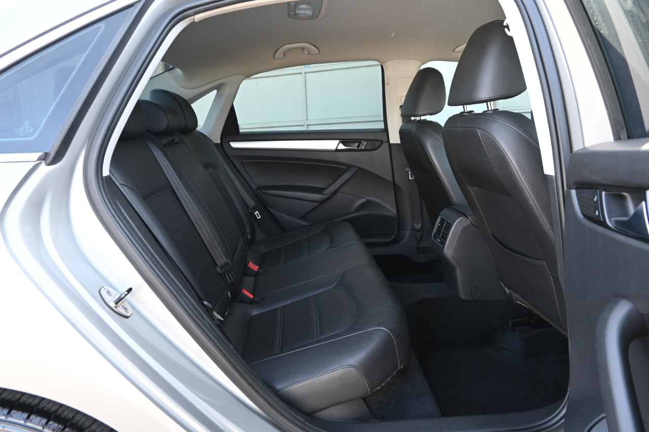 Volkswagen Passat 4dr Sdn 2.5L Auto SE PZEV 2013