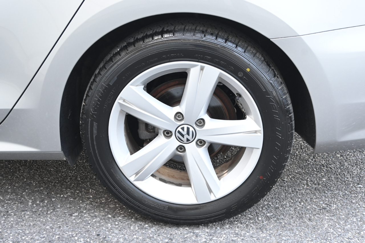 Volkswagen Passat 4dr Sdn 2.5L Auto SE PZEV 2013