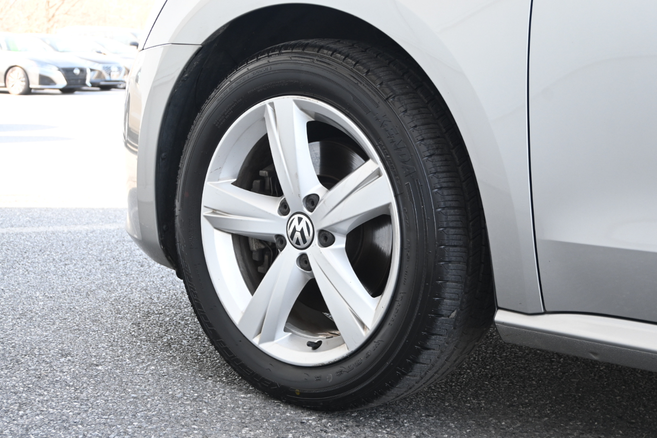 Volkswagen Passat 4dr Sdn 2.5L Auto SE PZEV 2013