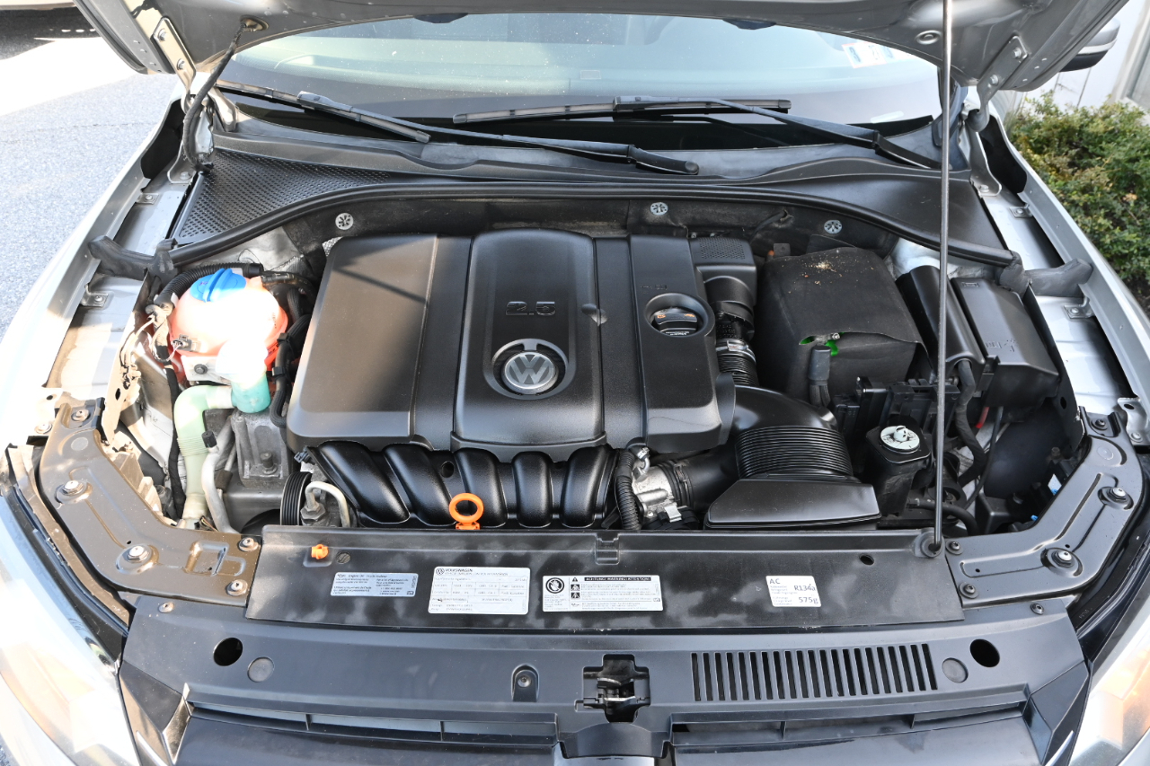 Volkswagen Passat 4dr Sdn 2.5L Auto SE PZEV 2013