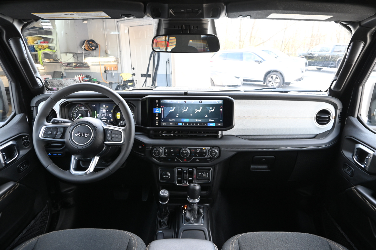 Jeep Wrangler 4xe Sahara 4x4 2025