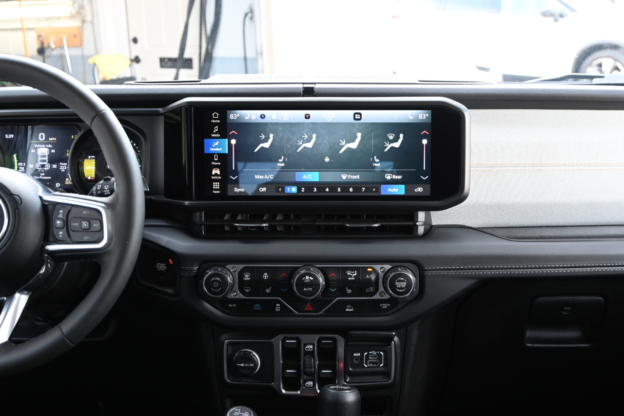 Jeep Wrangler 4xe Sahara 4x4 2025