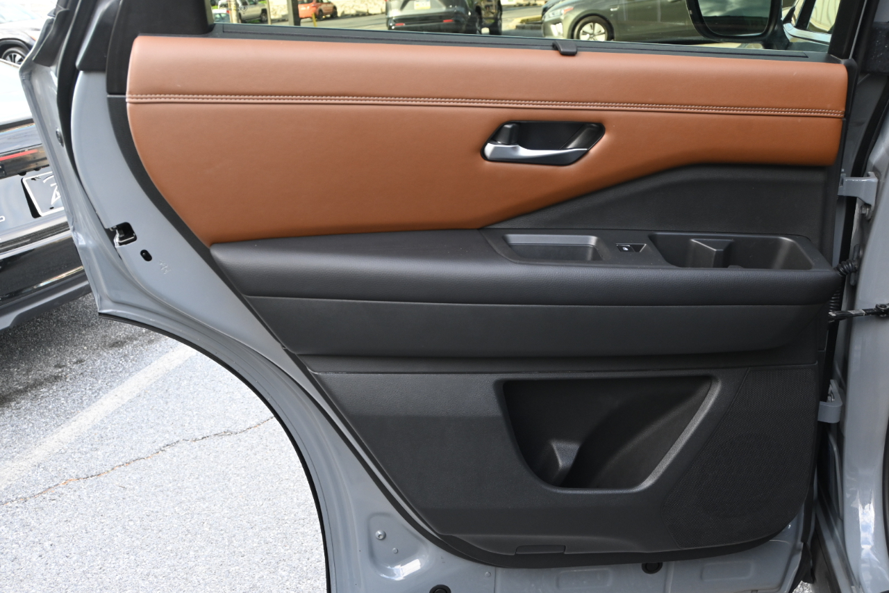 Nissan Pathfinder Platinum 4WD 2023