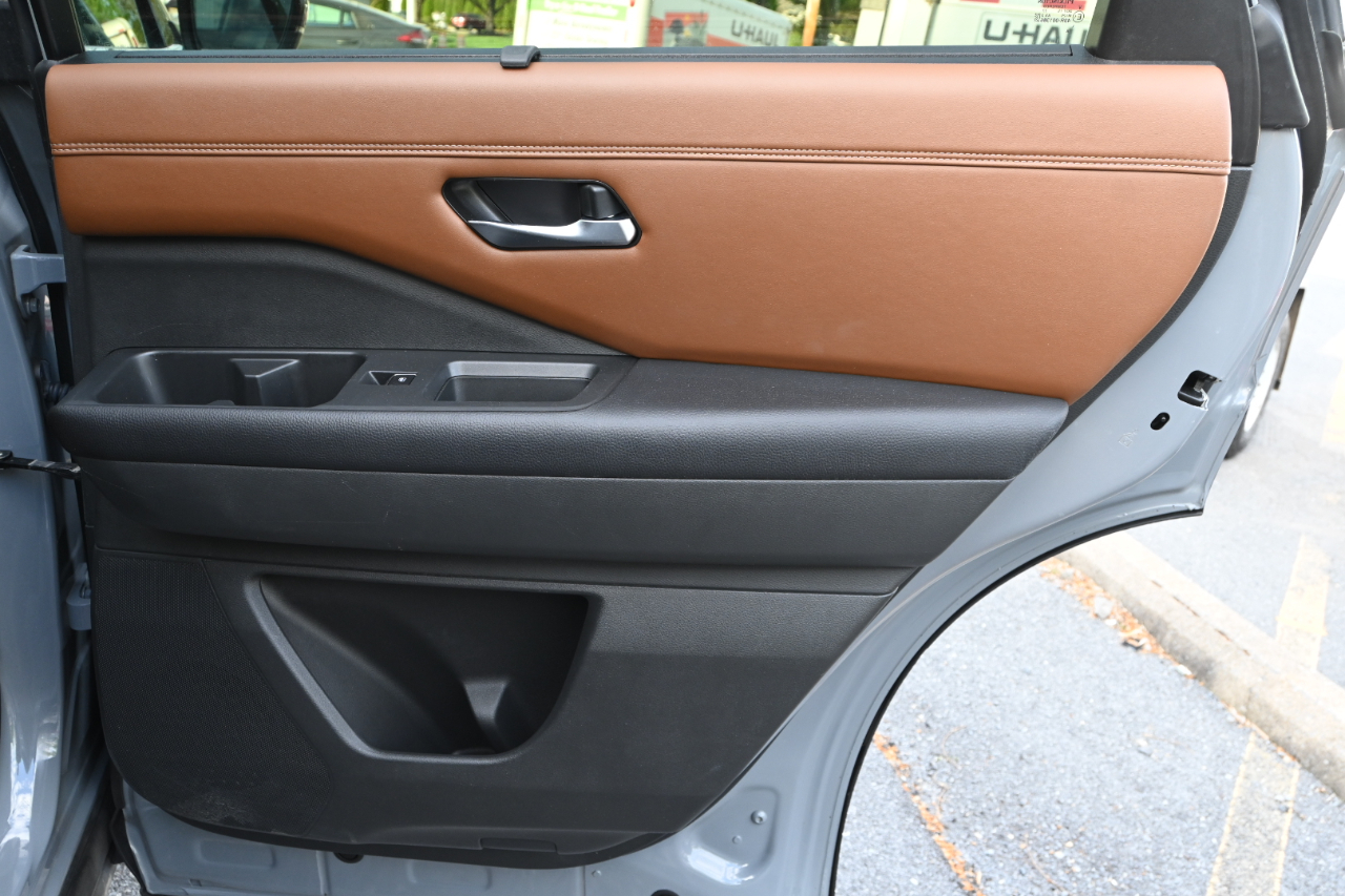 Nissan Pathfinder Platinum 4WD 2023