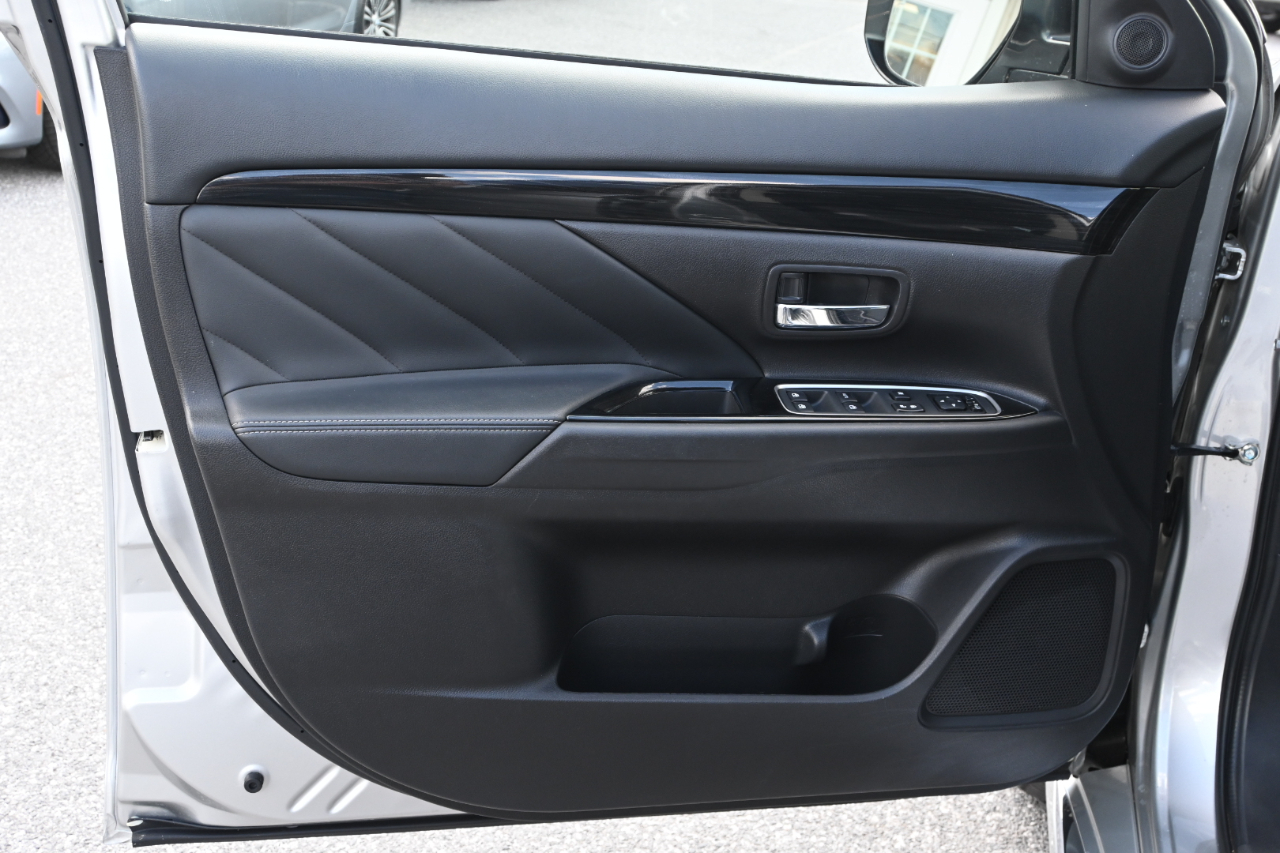 Mitsubishi Outlander PHEV SEL S-AWC 2018