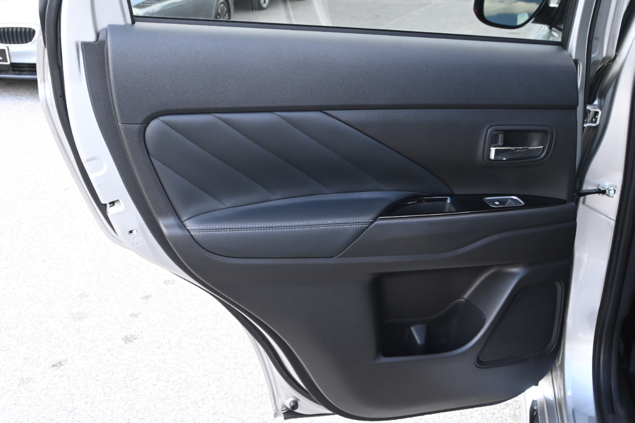 Mitsubishi Outlander PHEV SEL S-AWC 2018