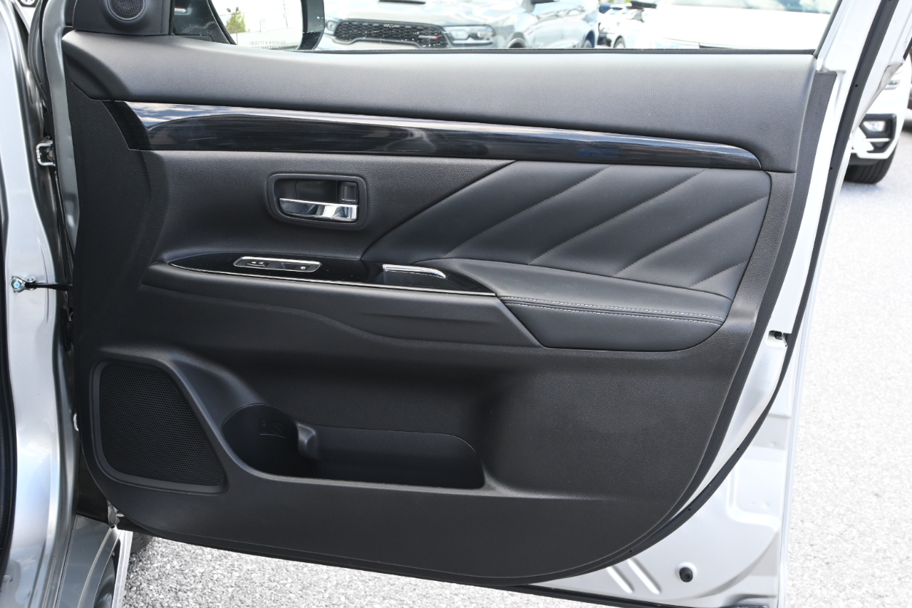 Mitsubishi Outlander PHEV SEL S-AWC 2018