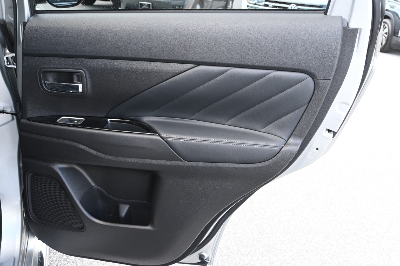 Mitsubishi Outlander PHEV SEL S-AWC 2018