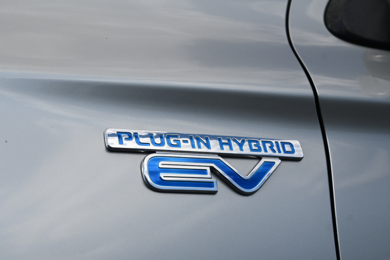 Mitsubishi Outlander PHEV SEL S-AWC 2018