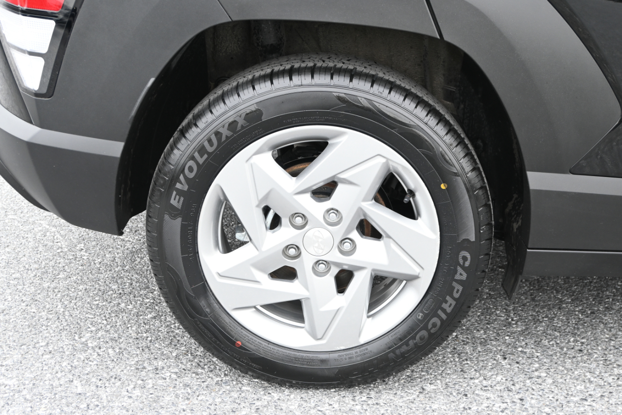 Hyundai Kona SE FWD 2024