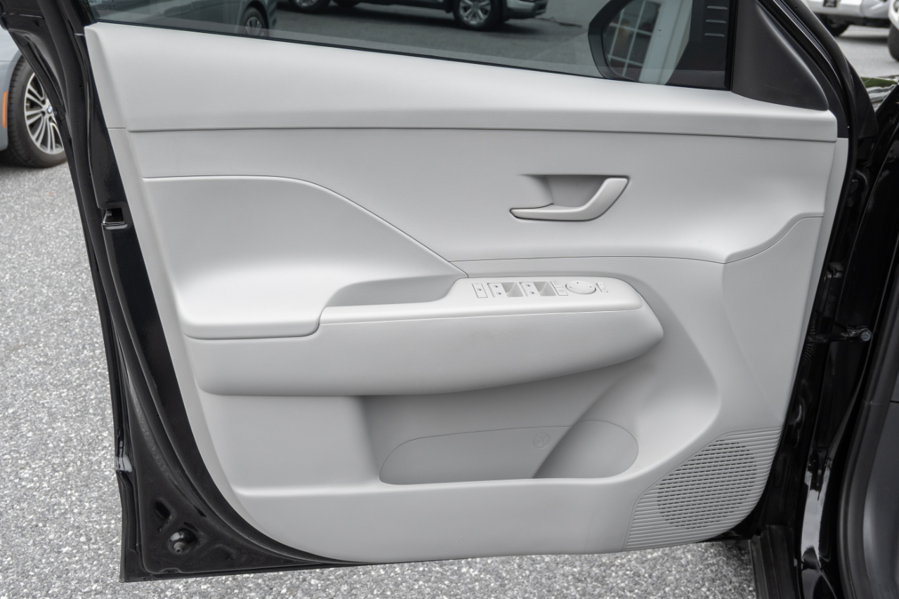 Hyundai Kona SE FWD 2024