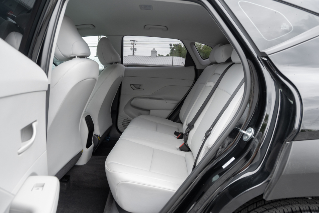 Hyundai Kona SE FWD 2024