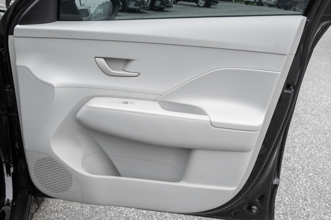 Hyundai Kona SE FWD 2024