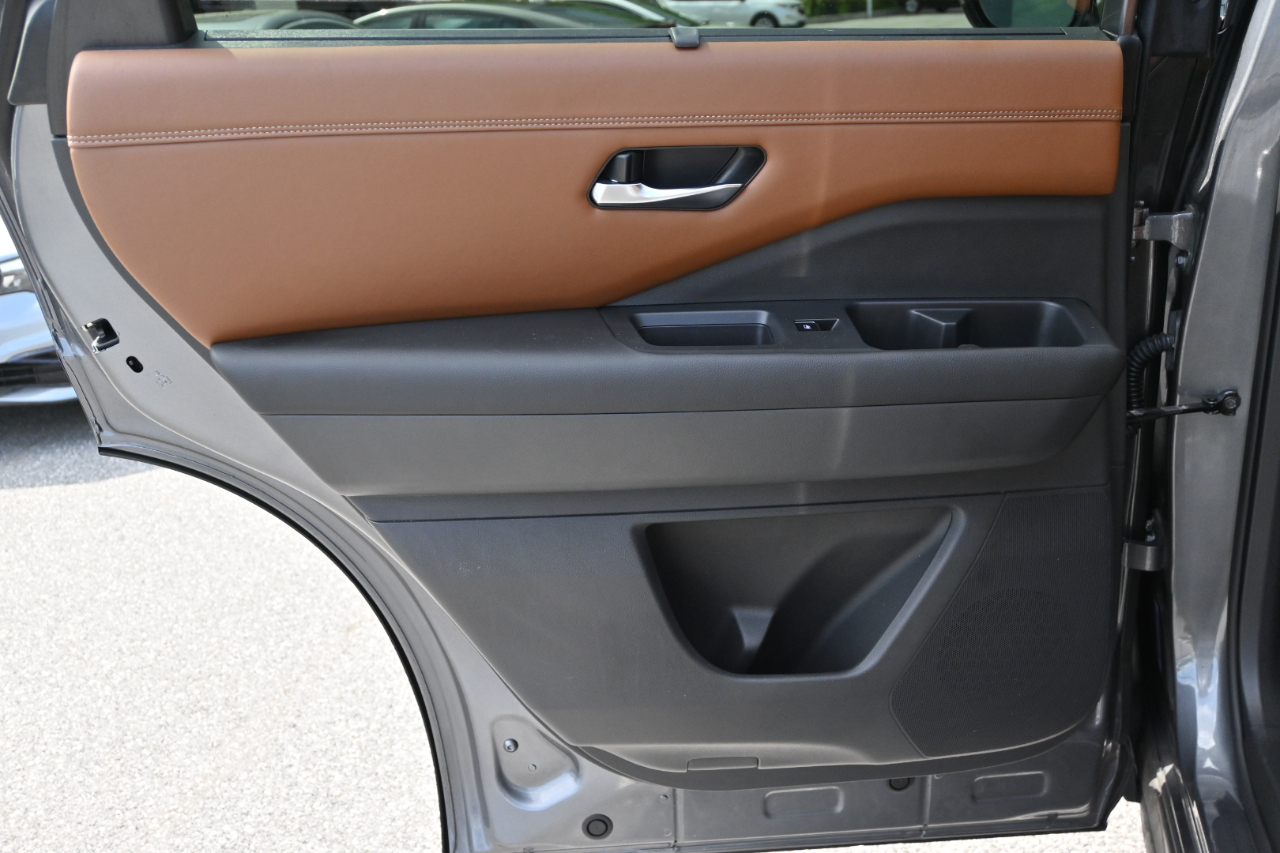 Nissan Pathfinder Platinum 4WD 2023