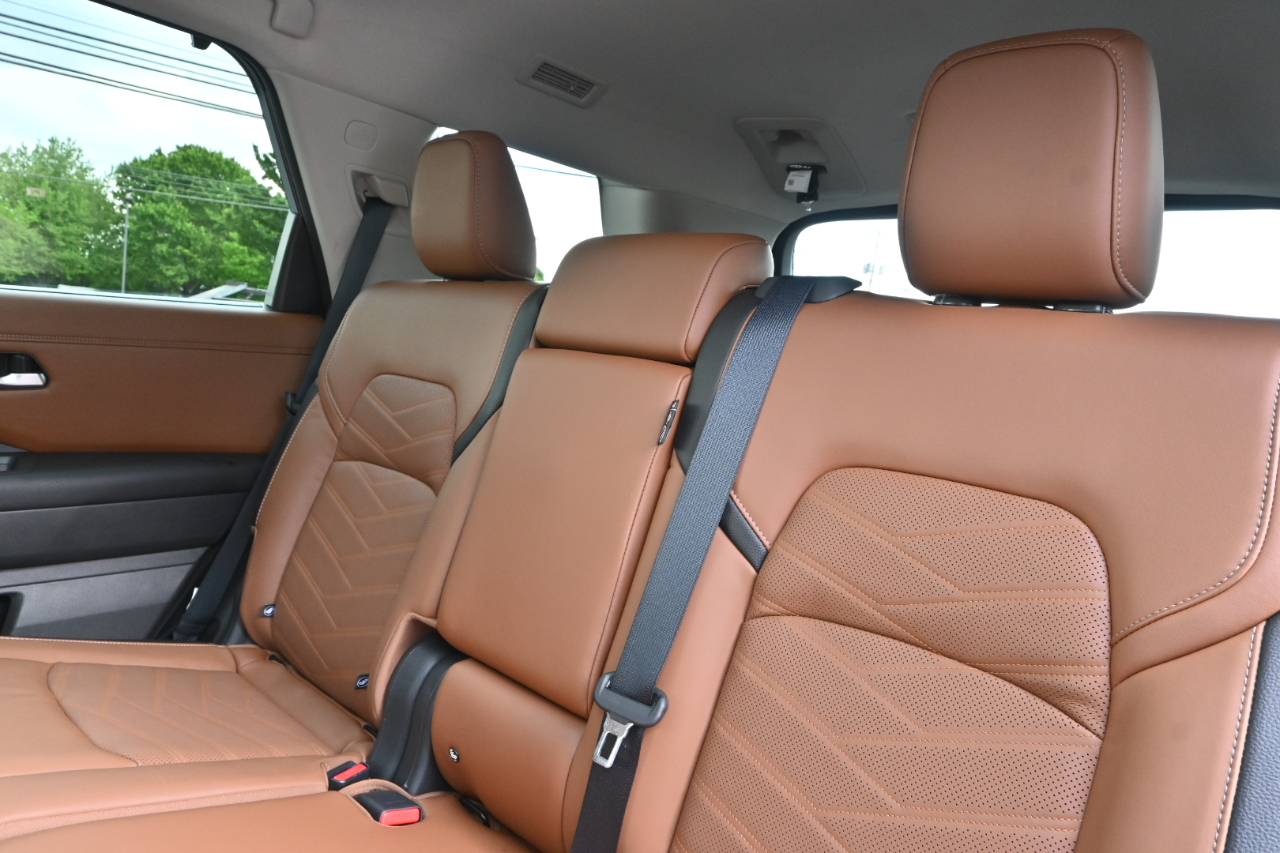 Nissan Pathfinder Platinum 4WD 2023