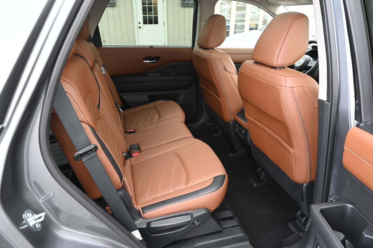 Nissan Pathfinder Platinum 4WD 2023