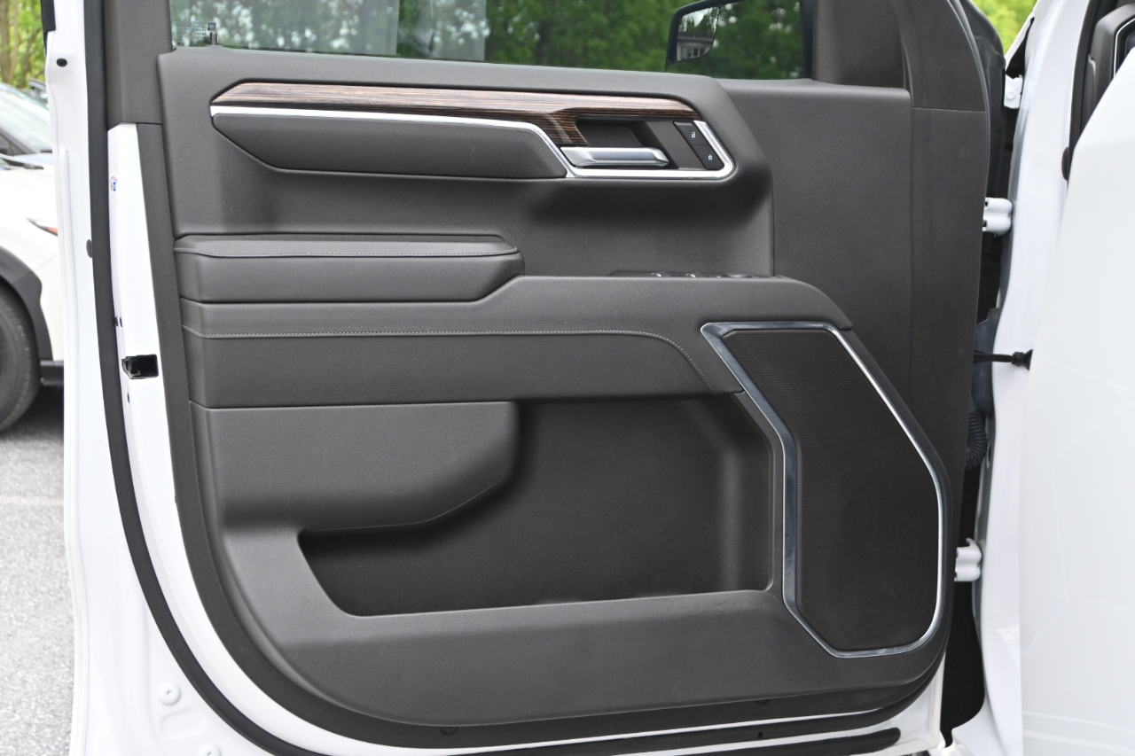GMC Sierra 1500 4WD Crew Cab 157" Elevation 2024