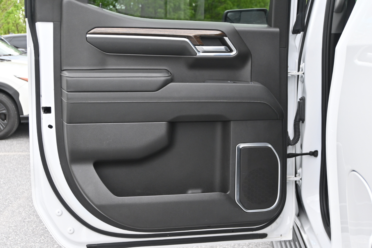 GMC Sierra 1500 4WD Crew Cab 157" Elevation 2024