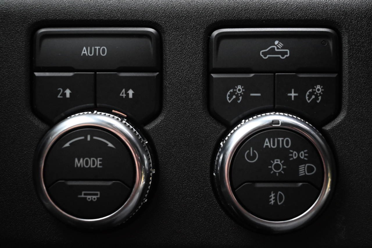 GMC Sierra 1500 4WD Crew Cab 157" Elevation 2024