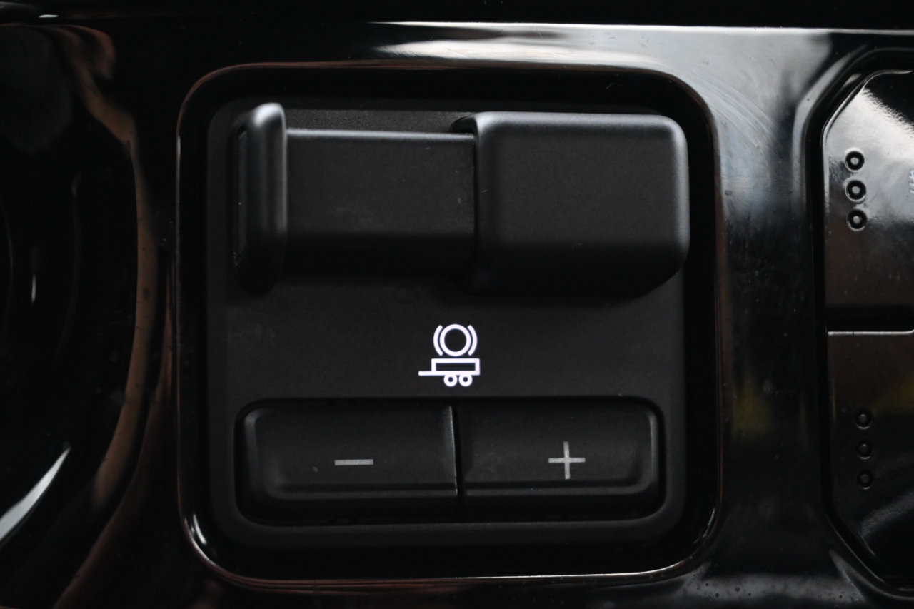 GMC Sierra 1500 4WD Crew Cab 157" Elevation 2024