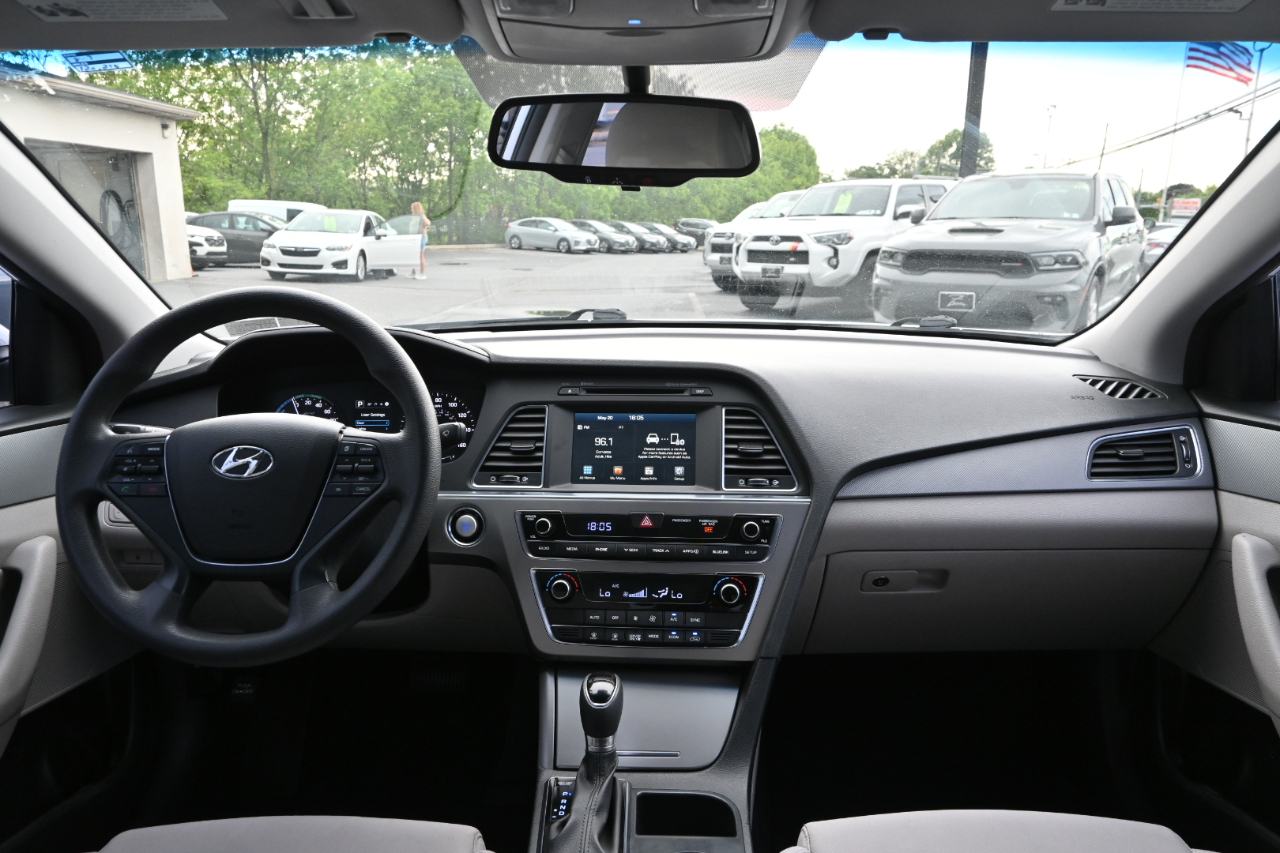 Hyundai Sonata Hybrid SE 2.0L 2017