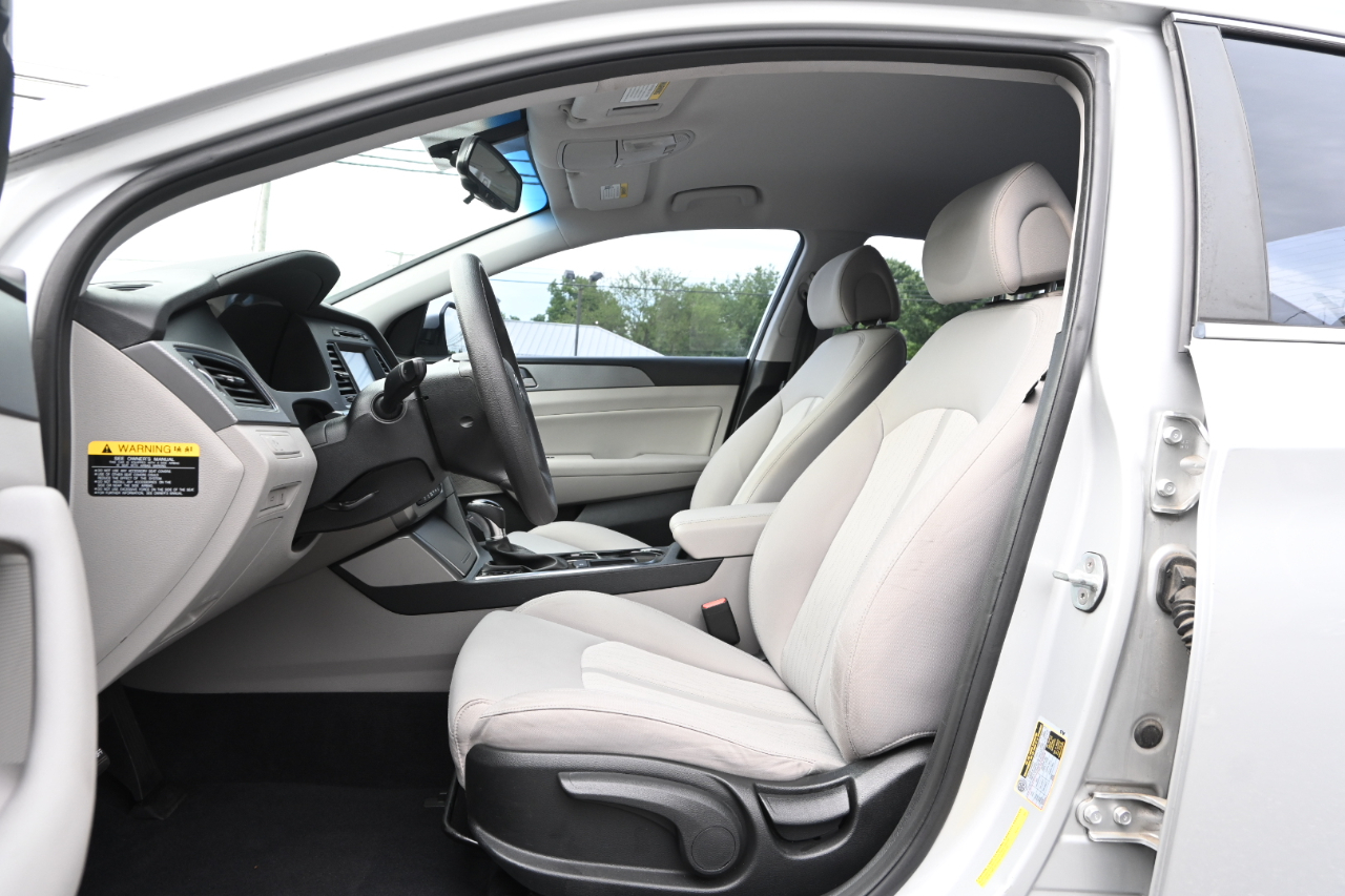 Hyundai Sonata Hybrid SE 2.0L 2017